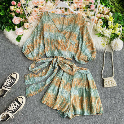 Set de damă modern de pantaloni scurți și bluză