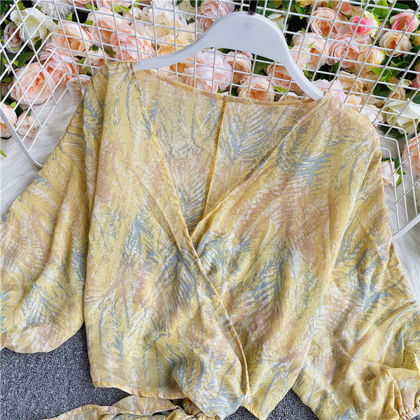 Set de damă modern de pantaloni scurți și bluză