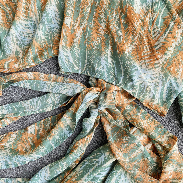 Set de damă modern de pantaloni scurți și bluză