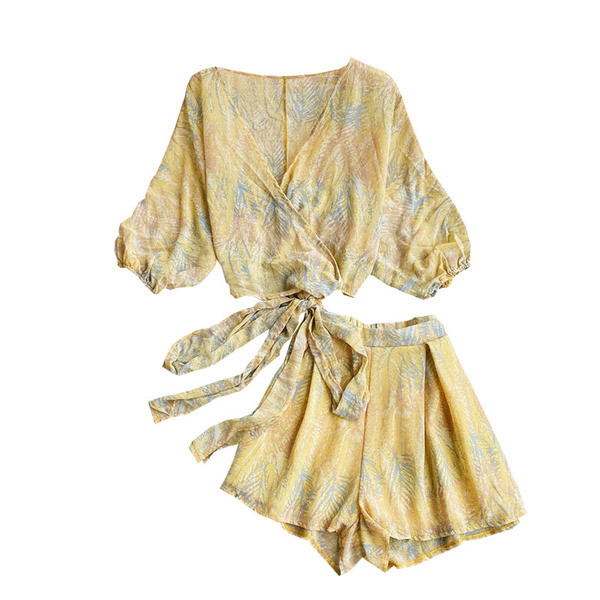 Set de damă modern de pantaloni scurți și bluză