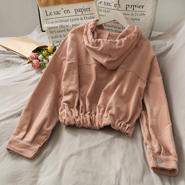 Női alkalmi kabát kapucnival és zsebekkel