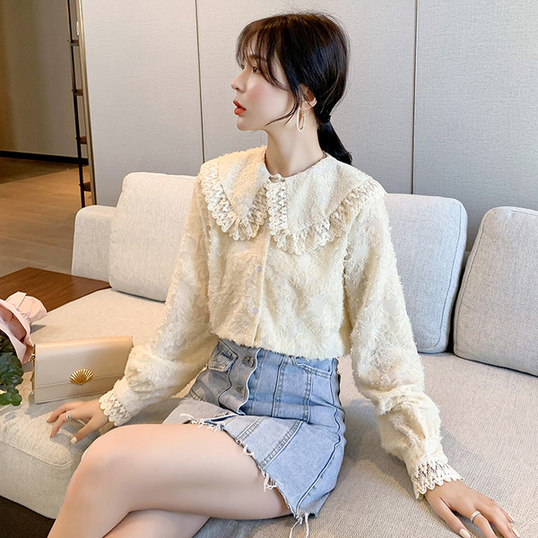 Uus mudel pitsi ja nööpidega naiste särk beežis värvitoonis