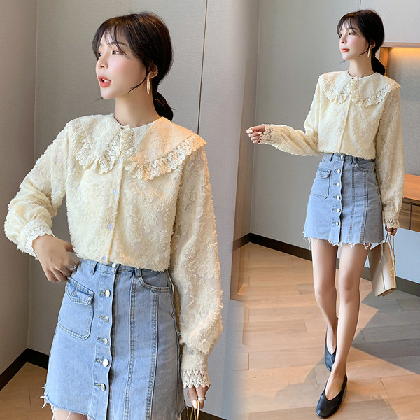 Uus mudel pitsi ja nööpidega naiste särk beežis värvitoonis