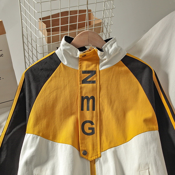 Sieviešu ikdienas jaka ar uzrakstu un rāvējslēdzēju