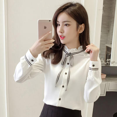 Cămașă elegantă de damă cu panglică și nasturi în alb și negru