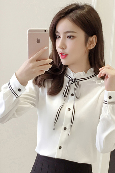 Cămașă elegantă de damă cu panglică și nasturi în alb și negru