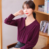 Stílusos női ing spitz nyakkivágással és hosszú ujjú lila és kék színben