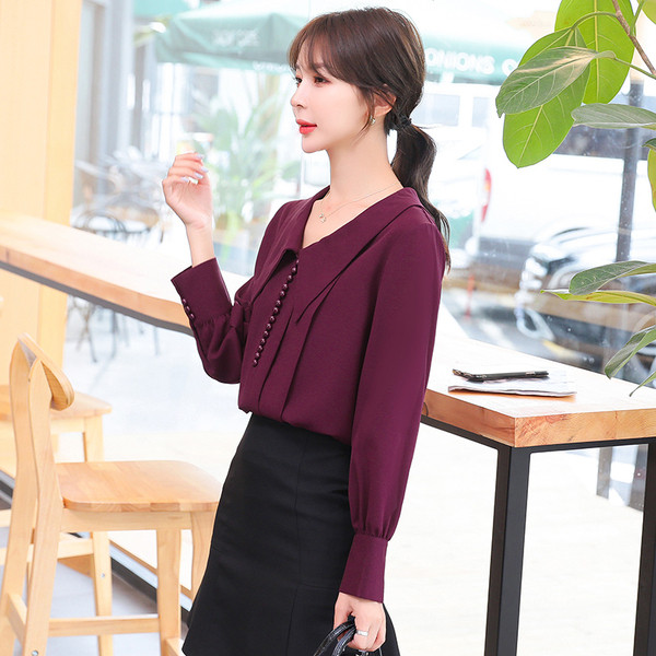 Stílusos női ing spitz nyakkivágással és hosszú ujjú lila és kék színben