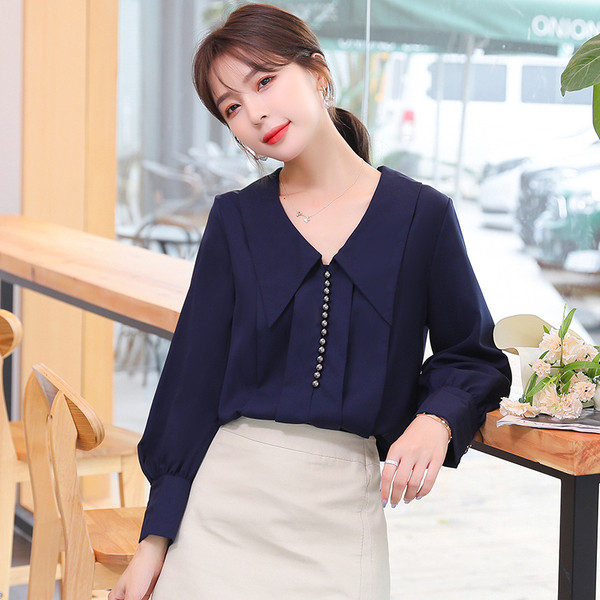 Stílusos női ing spitz nyakkivágással és hosszú ujjú lila és kék színben