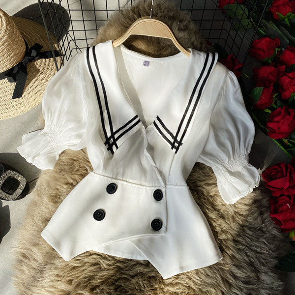 Naiste kaasaegne asümmeetrilise mustriga nööpidega särk