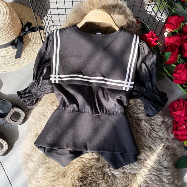 Naiste kaasaegne asümmeetrilise mustriga nööpidega särk