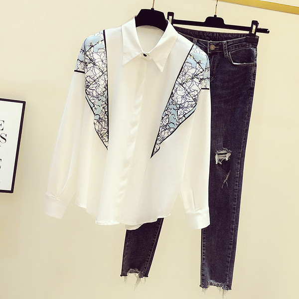 Stílusos női ing hosszú ujjal és gallérral