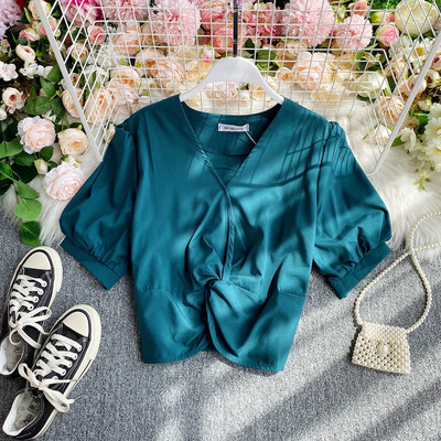 Καθημερινό γυναικείο κοντό πουκάμισο κλασικό μοντέλο με ντεκολτέ