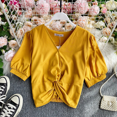 Καθημερινό γυναικείο κοντό πουκάμισο κλασικό μοντέλο με ντεκολτέ