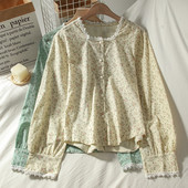 Női ing szögletes nyakkivágással és virágmotívumokkal