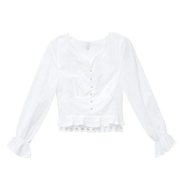 Κομψό γυναικείο πουκάμισο με μακριά μανίκια και  λαιμόκοψη σε λεύκο χρώμα