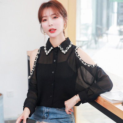Modern női ing csupasz vállakkal, fekete gyöngyökkel