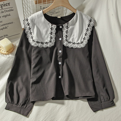 Alkalmi női ing hímzéssel és ovális nyakkivágással