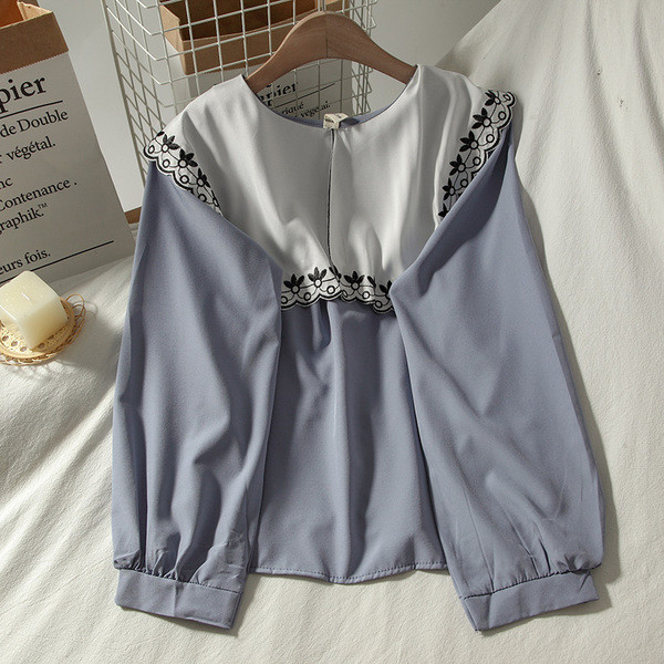 Alkalmi női ing hímzéssel és ovális nyakkivágással