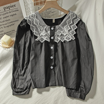 Jauna modeļa sieviešu krekls ar mežģīnēm un platām piedurknēm