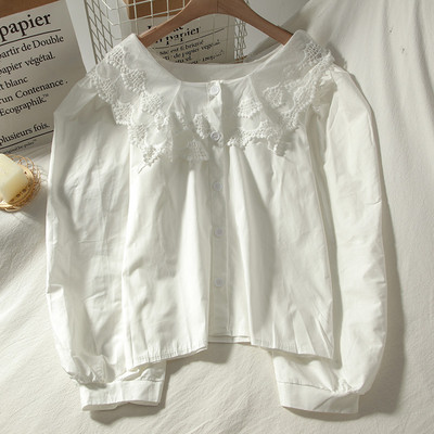 Jauna modeļa sieviešu krekls ar mežģīnēm un platām piedurknēm