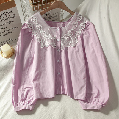 Jauna modeļa sieviešu krekls ar mežģīnēm un platām piedurknēm