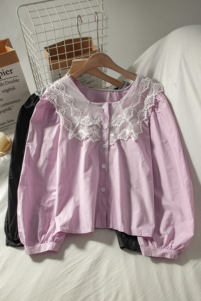 Jauna modeļa sieviešu krekls ar mežģīnēm un platām piedurknēm