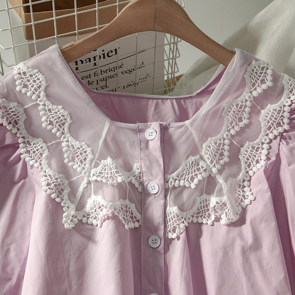 Jauna modeļa sieviešu krekls ar mežģīnēm un platām piedurknēm