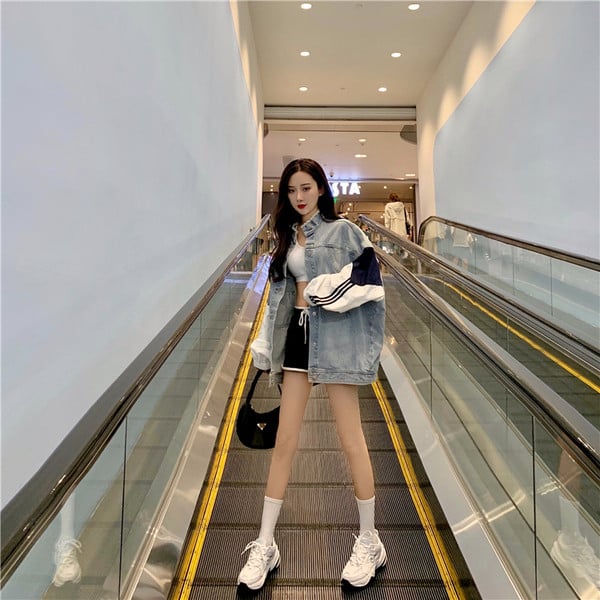 Geaca sport dama din denim model larg cu nasturi