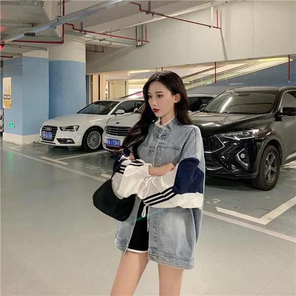 Geaca sport dama din denim model larg cu nasturi