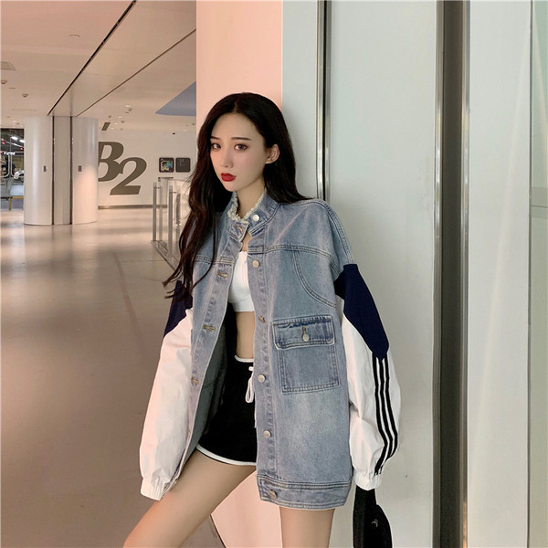 Geaca sport dama din denim model larg cu nasturi