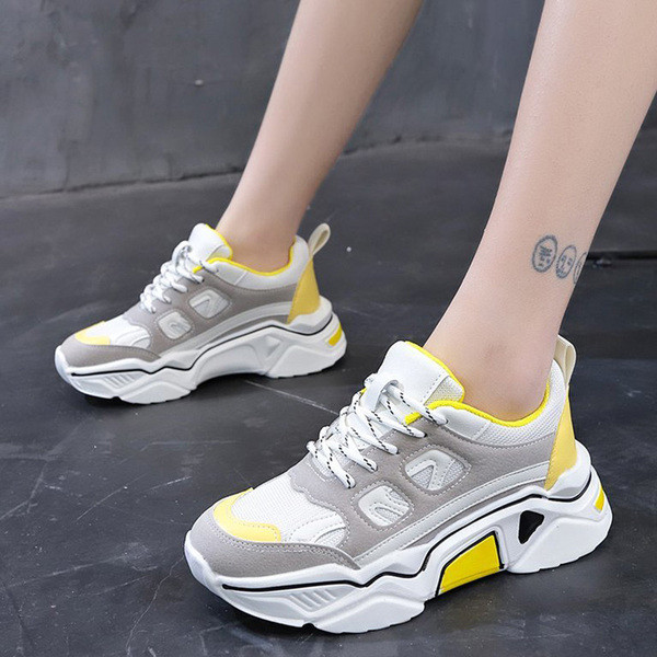 Γυναικεία αθλητικά παπούτσια με κορδόνια σε κίτρινο και λευκό χρώμα