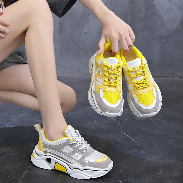 Γυναικεία αθλητικά παπούτσια με κορδόνια σε κίτρινο και λευκό χρώμα