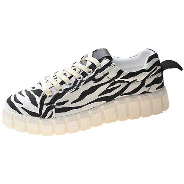 Γυναικεία αθλητικά παπούτσια με κορδόνια και επίπεδη σόλα σε λευκό χρώμα