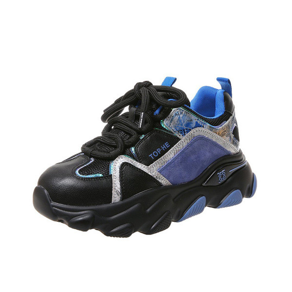 Γυναικεία αθλητικά παπούτσια με γυαλιστερό αποτέλεσμα και κορδόνια σε τρία χρώματα