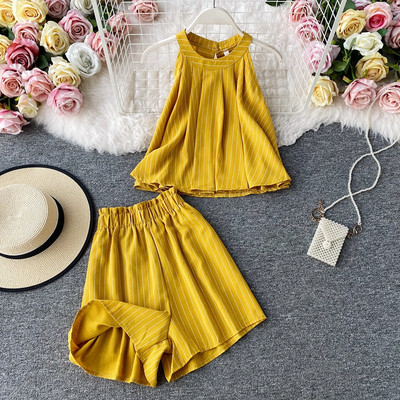 Γυναικείο κομψό ριγέ σετ  - σορτς και φανελάκι