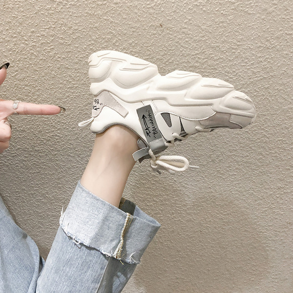 Paelte ja kareda tallaga naiste tossud