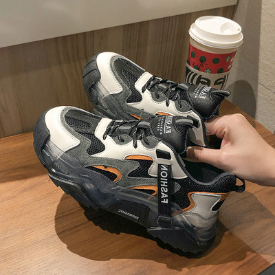 Naiste spordi- ja vabaaja tossud võrgu ja pealdisega