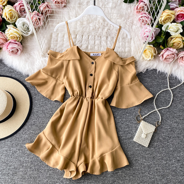 Sieviešu aktuāls īss kombinezons ar nolaistām piedurknēm