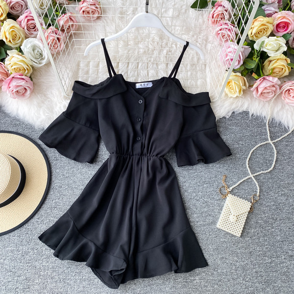 Sieviešu aktuāls īss kombinezons ar nolaistām piedurknēm