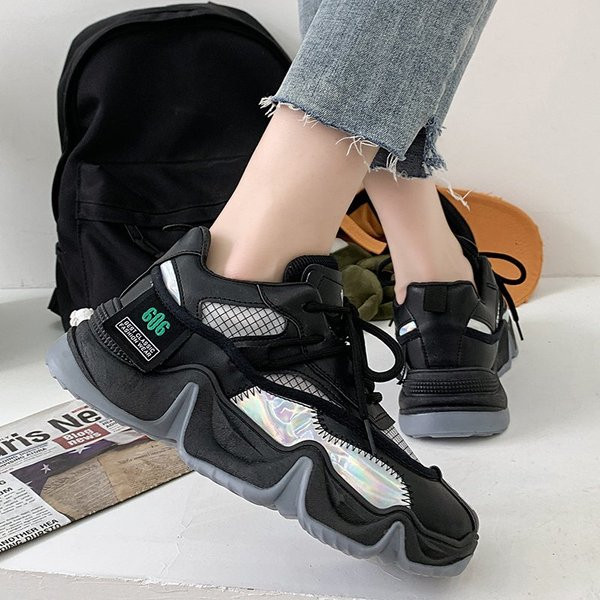 Női aktuális tornacipő durva talppal és fűzővel