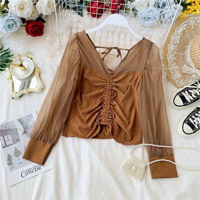 Stilīgs sieviešu krekls ar špica kakla izgriezumu un tilla piedurknēm