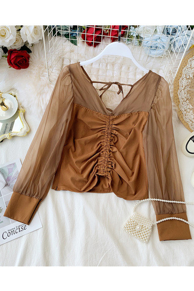 Stilīgs sieviešu krekls ar špica kakla izgriezumu un tilla piedurknēm