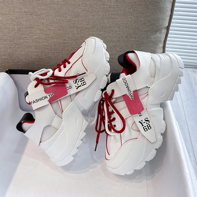 Női tornacipő durva talppal, színes nyakkendőkkel