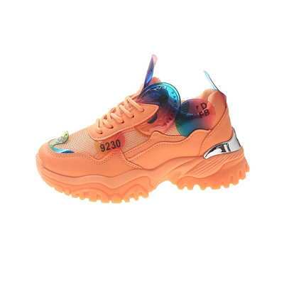 Modern női tornacipő durva talppal, színes elemekkel