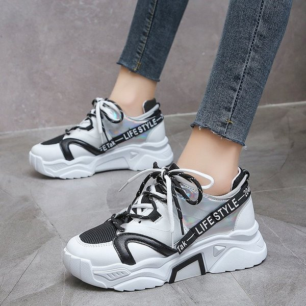 Γυναικεία αθλητικά  παπούτσια από οικολογικό δέρμα με υψηλή σόλα και επιγραφή