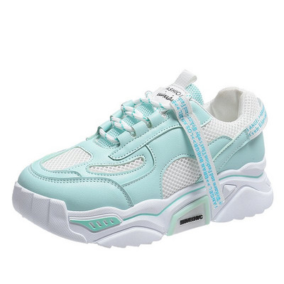 Γυναικεία αθλητικά παπούτσια με τραχιά σόλα και επιγραφές