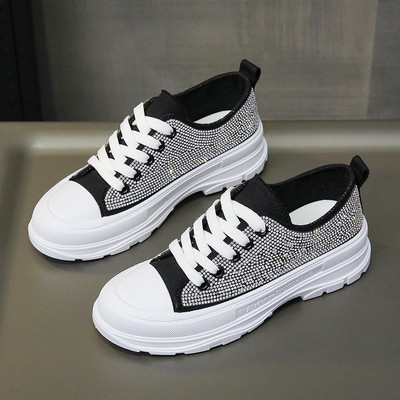 Új női tornacipő modell fűzős és kövekkel