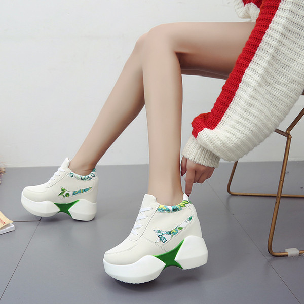 Γυναικεία casual αθλητικά  παπούτσια με ψηλή σόλα και κορδόνια