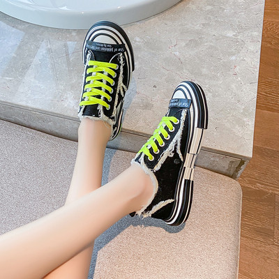 Alkalmi női tornacipő textilből, színes nyakkendőkkel